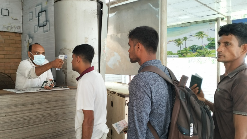 At the Benapole immigration check post, medical officers are actively examining travelers for symptoms of coronavirus