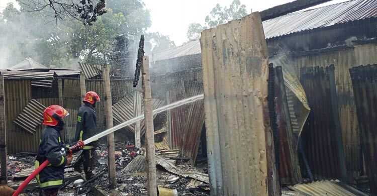 Massive-Fire-Destroys-22-Rooms-at-Kandapara-Brothel-in-Tangail